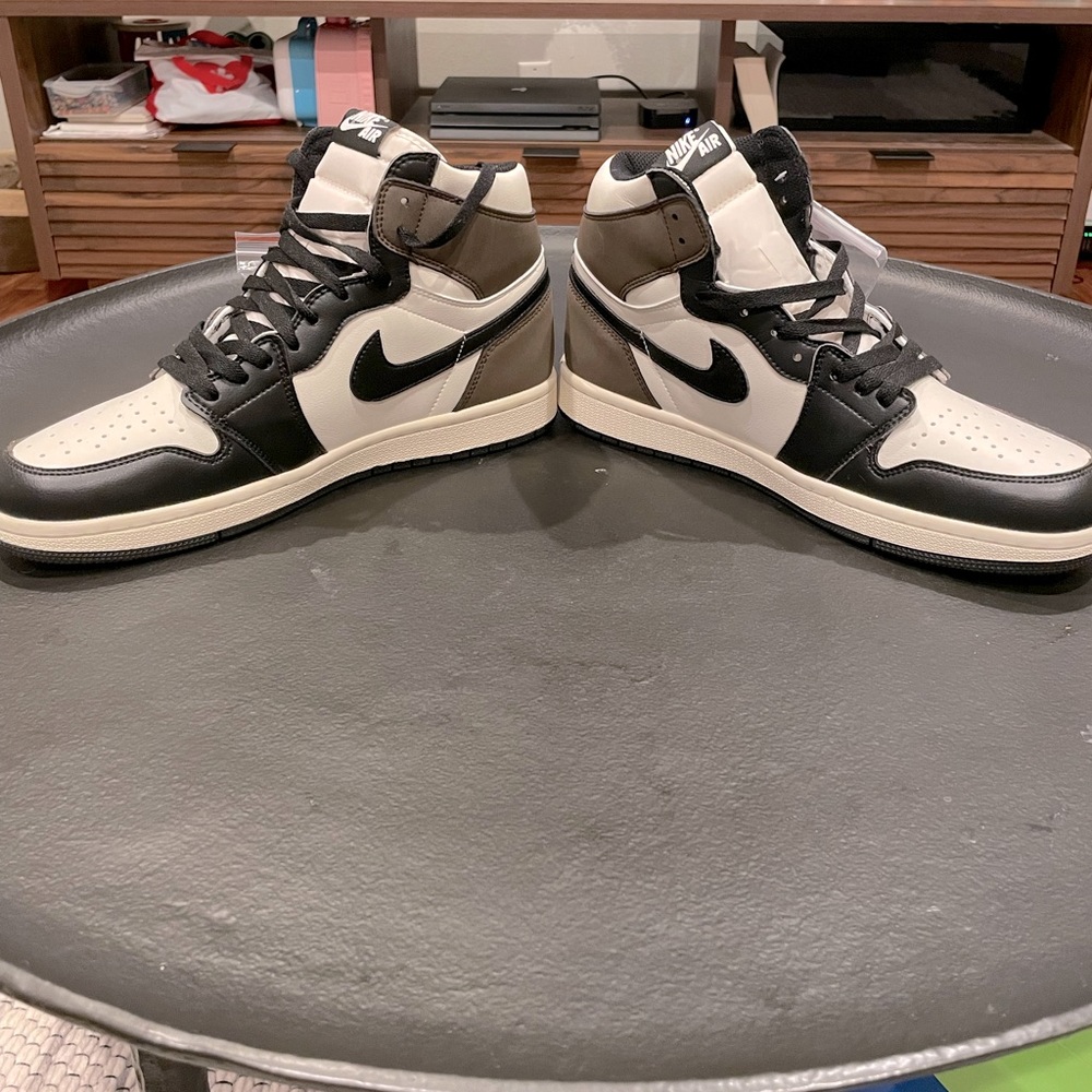 Jordan 1 Mocha. UA